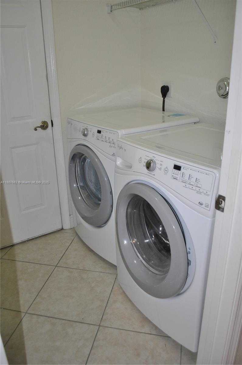 Small Image of 4337 LAUREL PL, Weston Number 17