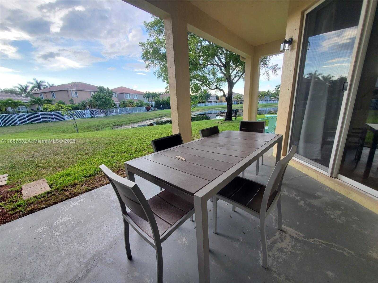Small Image of 4337 LAUREL PL, Weston Number 20