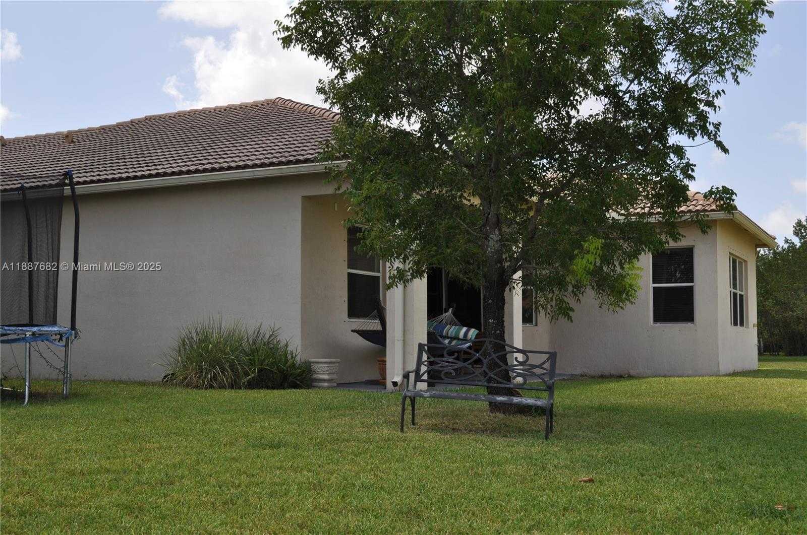 Small Image of 4337 LAUREL PL, Weston Number 22