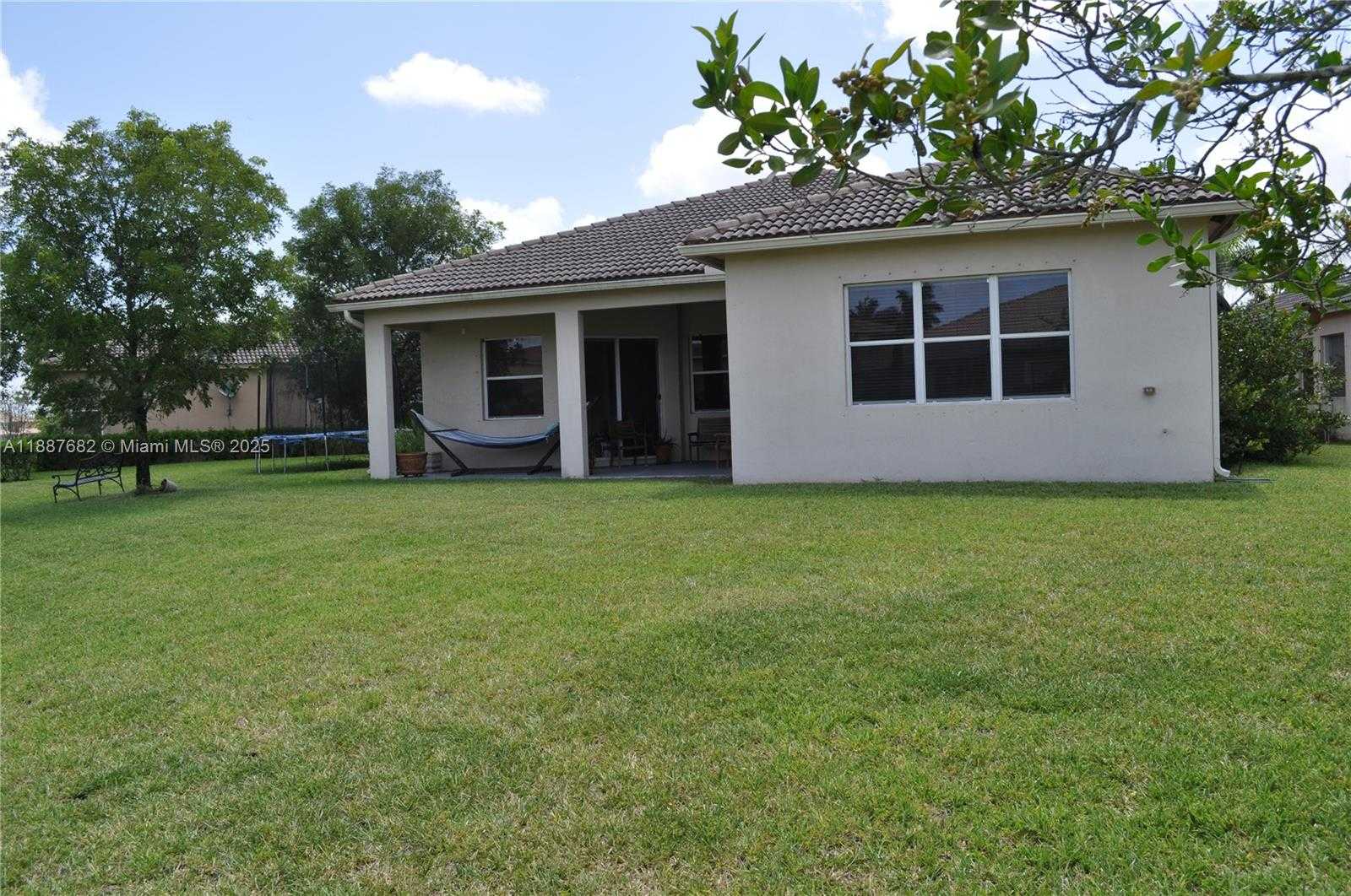 Small Image of 4337 LAUREL PL, Weston Number 23