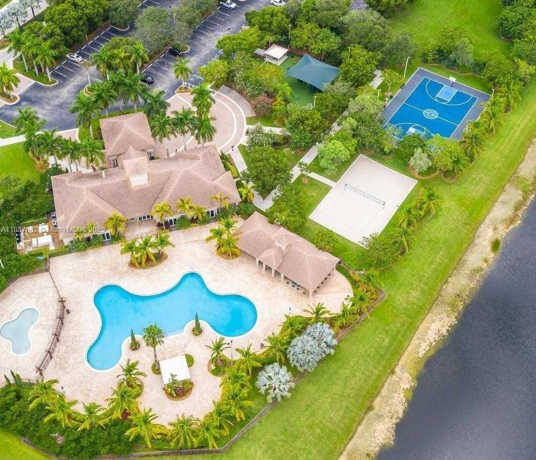 Small Image of 4337 LAUREL PL, Weston Number 26