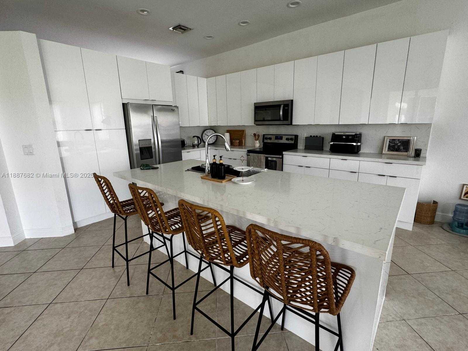 Small Image of 4337 LAUREL PL, Weston Number 6
