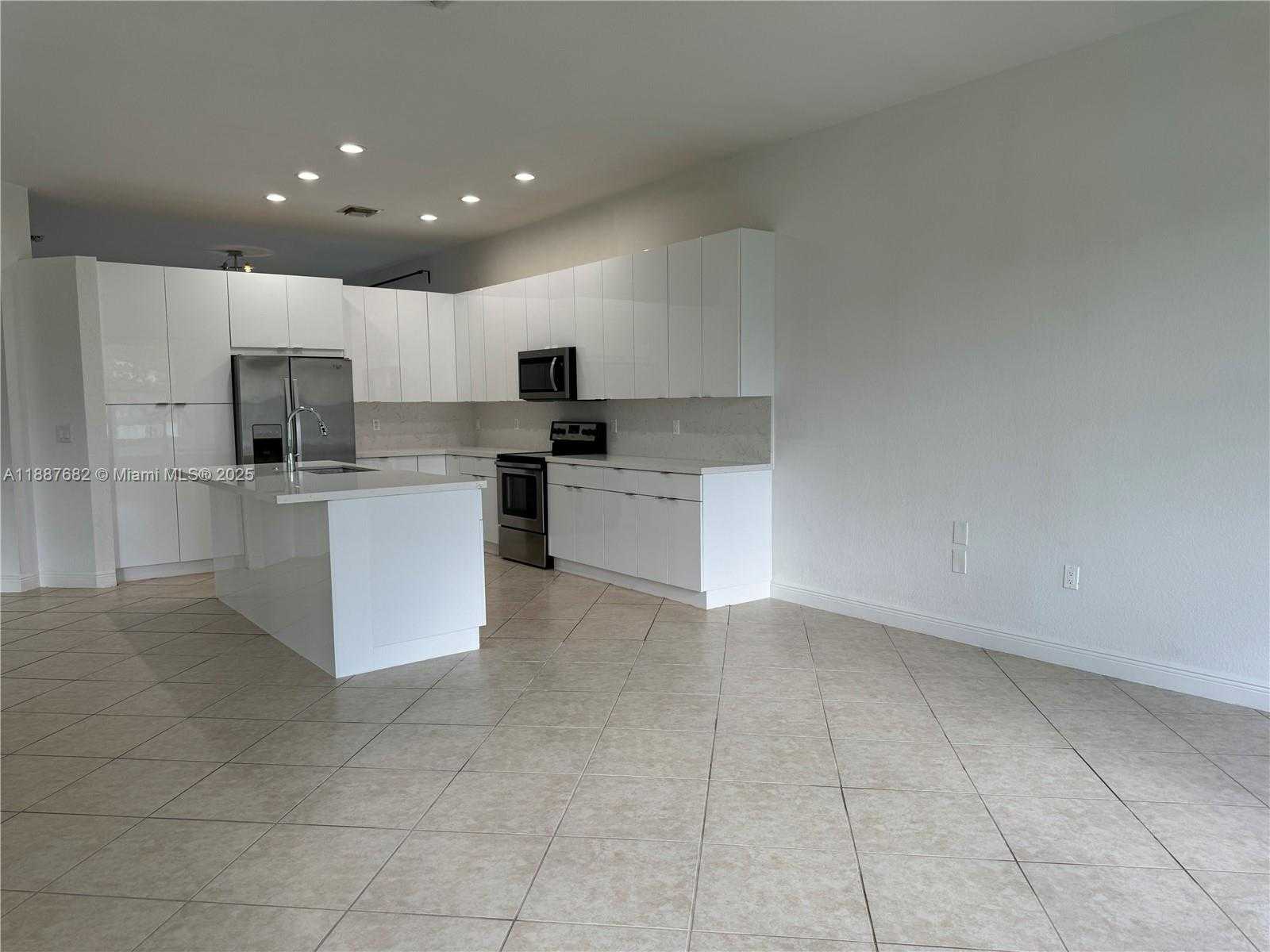 Small Image of 4337 LAUREL PL, Weston Number 7