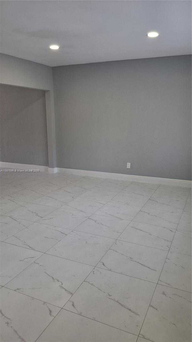 Small Image of 598 EAST 41ST ST, Hialeah Number 3