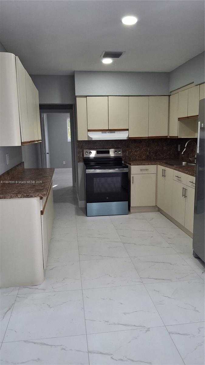 Small Image of 598 EAST 41ST ST, Hialeah Number 7