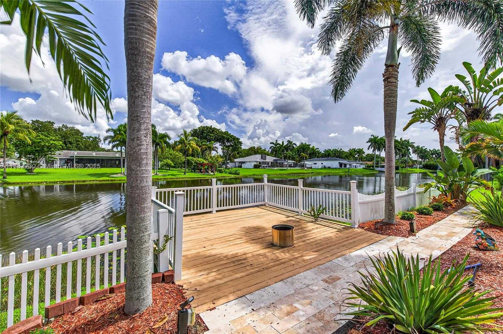 Small Image of 10751 SOUTH WEST 26TH CT, Davie Number 32
