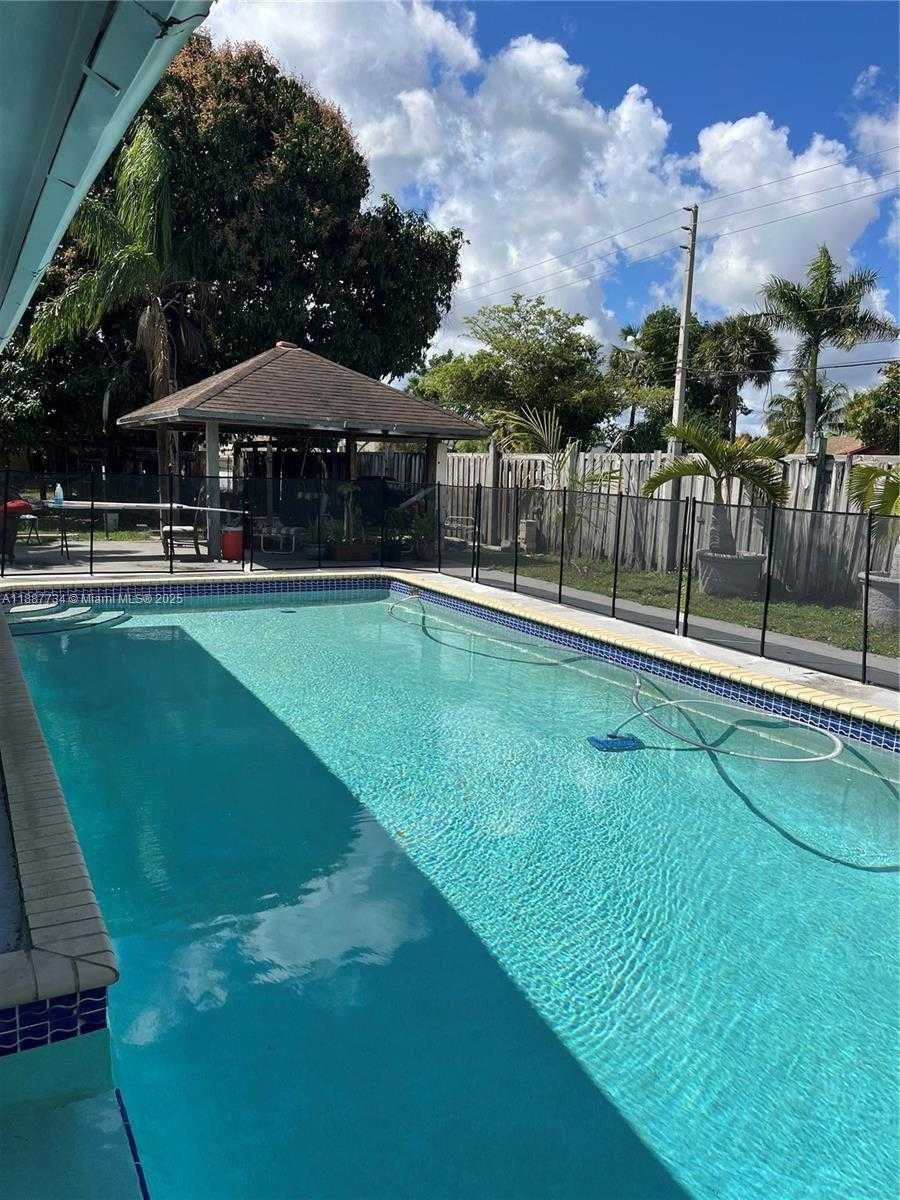 Small Image of 19422 SOUTH WEST 119TH CT #19422, Miami Number 3