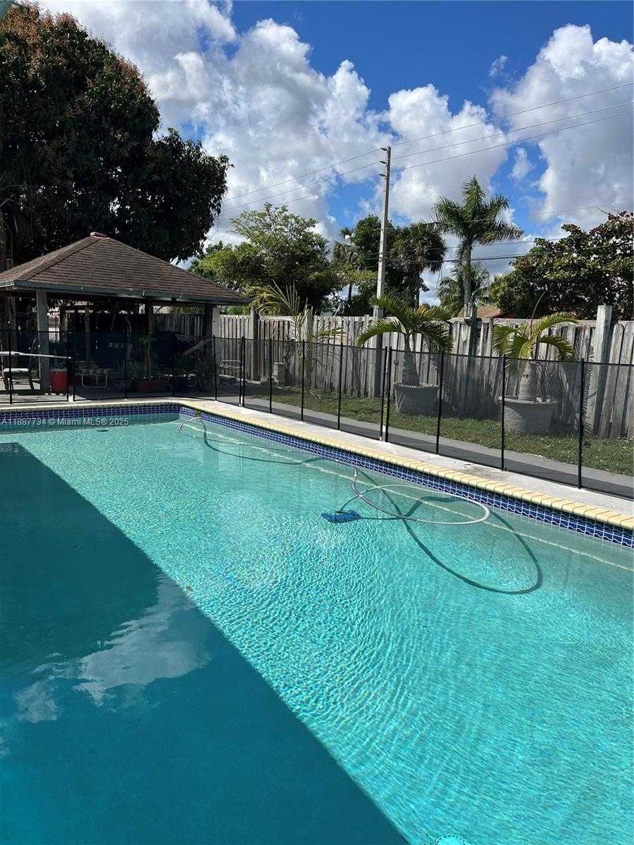 Small Image of 19422 SOUTH WEST 119TH CT #19422, Miami Number 4