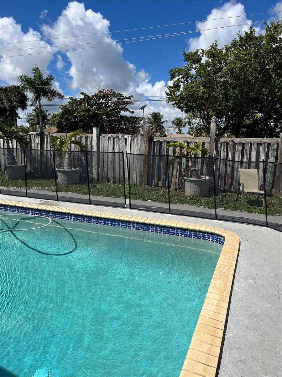 Small Image of 19422 SOUTH WEST 119TH CT #19422, Miami Number 5