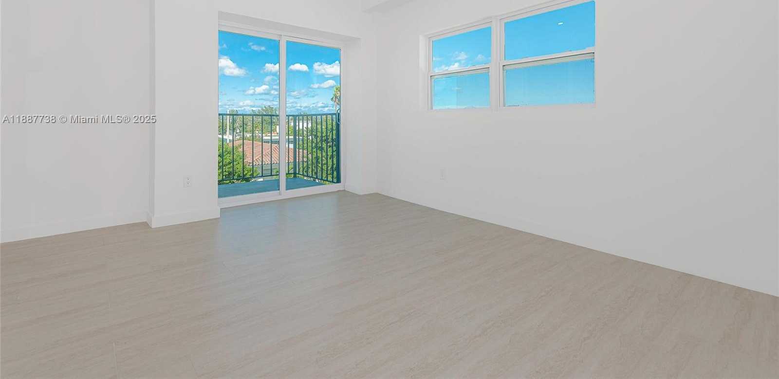 Small Image of 1960 MARSEILLE DR #403, Miami Beach Number 15