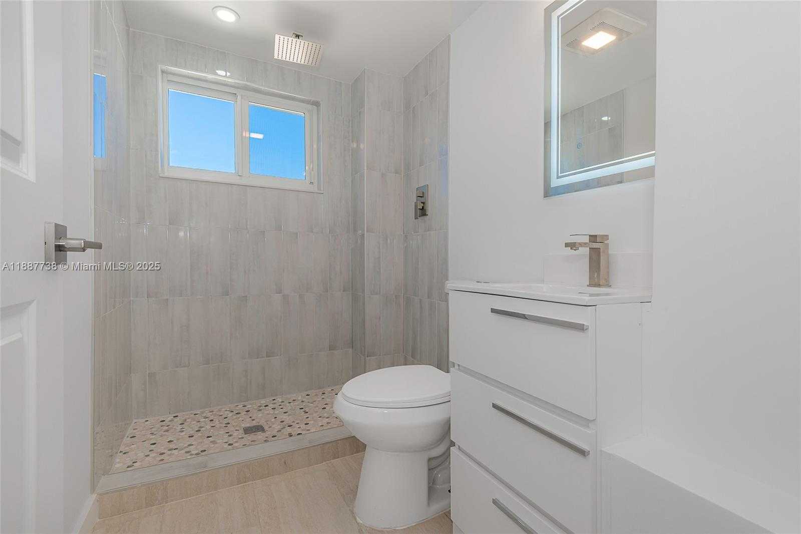 Small Image of 1960 MARSEILLE DR #403, Miami Beach Number 19