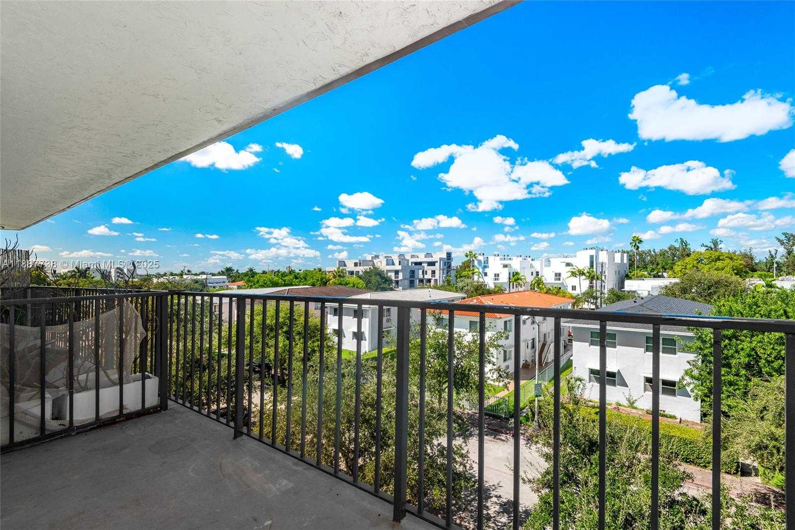 Small Image of 1960 MARSEILLE DR #403, Miami Beach Number 20