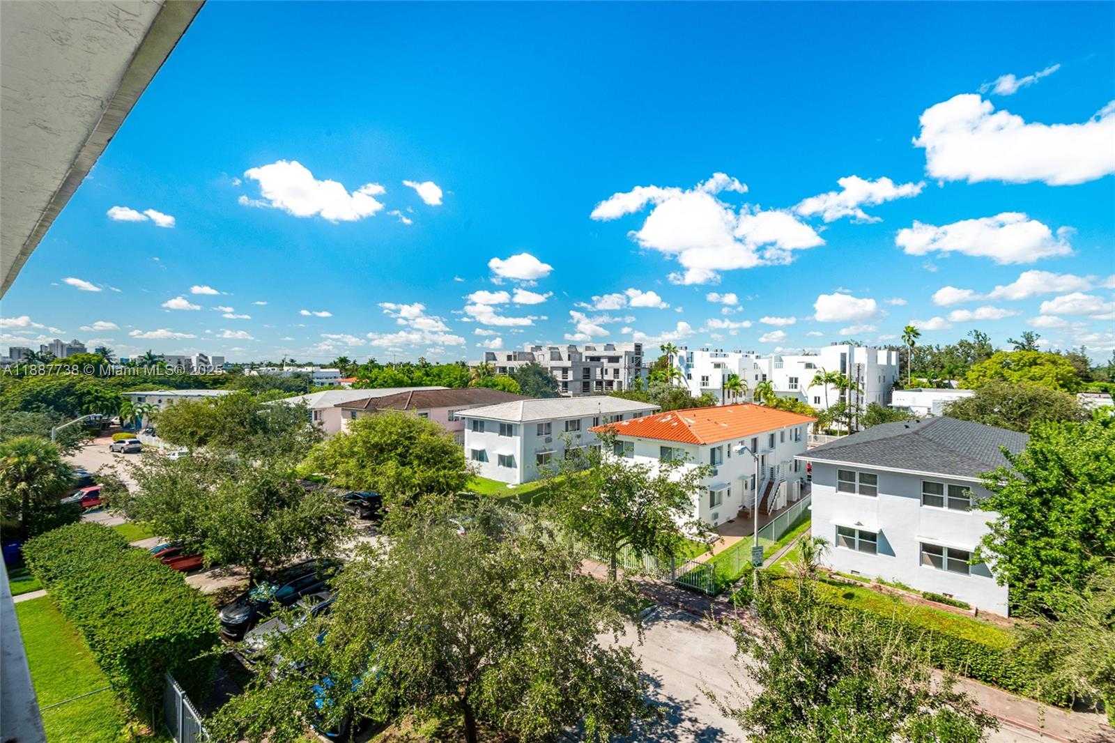 Small Image of 1960 MARSEILLE DR #403, Miami Beach Number 22