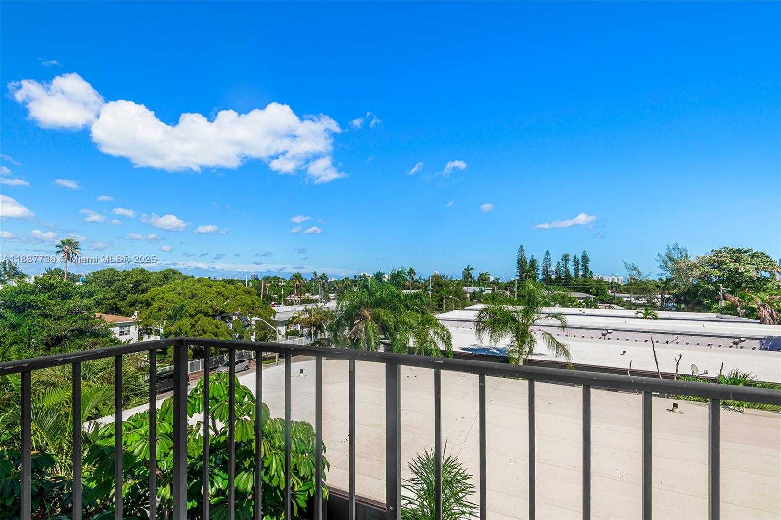 Small Image of 1960 MARSEILLE DR #403, Miami Beach Number 23