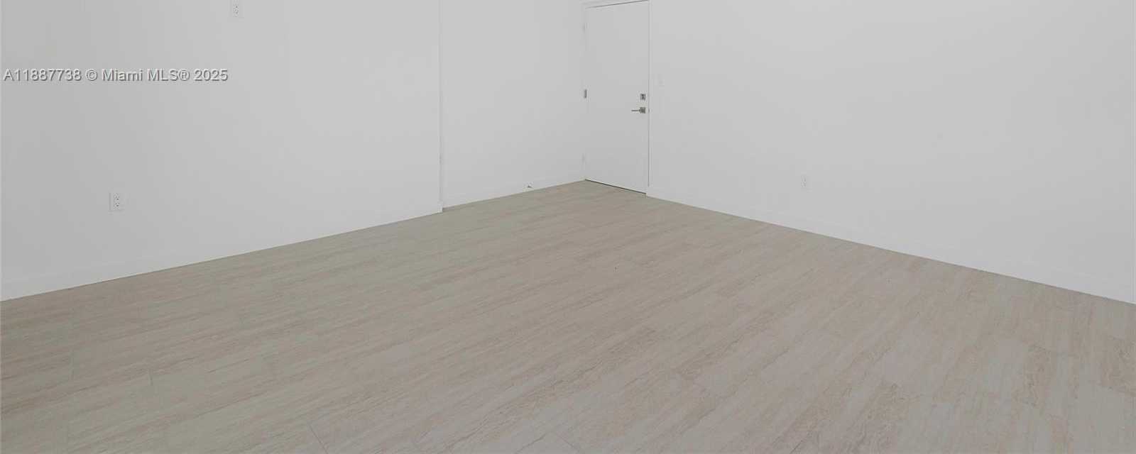 Small Image of 1960 MARSEILLE DR #403, Miami Beach Number 9