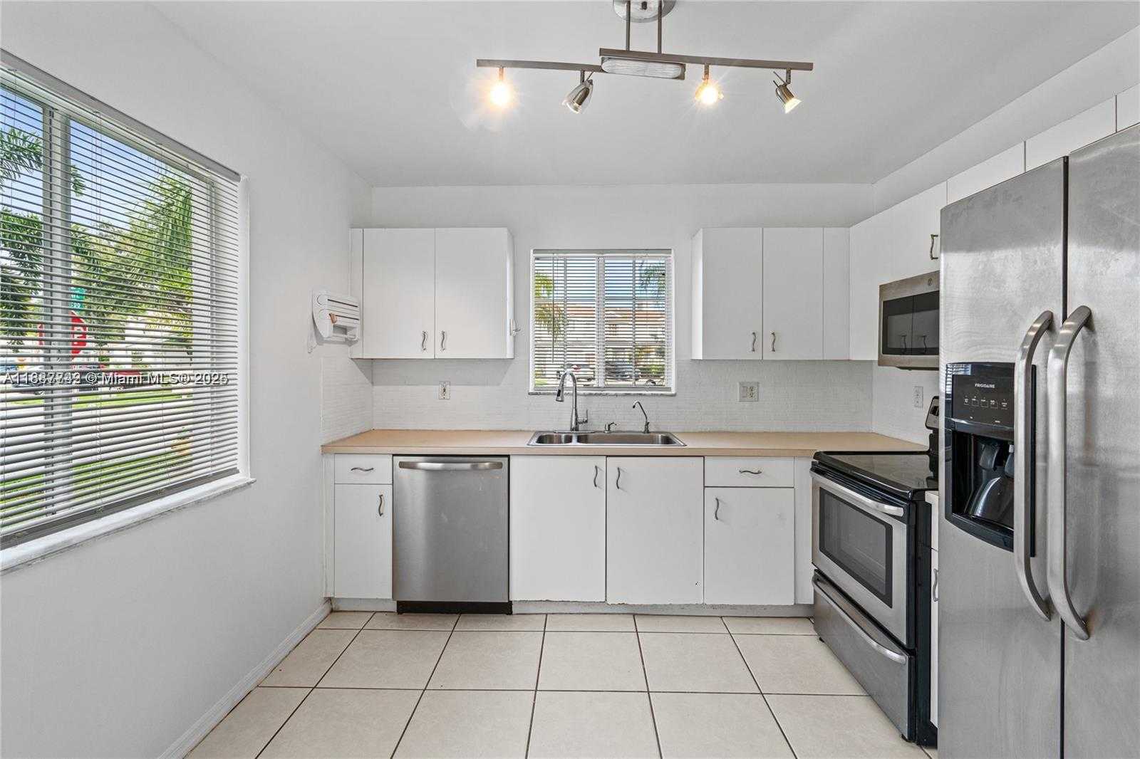 Small Image of 1162 SOUTH WEST 44TH AVE, Deerfield Beach Number 10