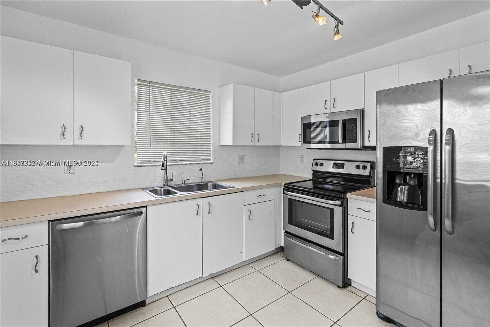 Small Image of 1162 SOUTH WEST 44TH AVE, Deerfield Beach Number 9