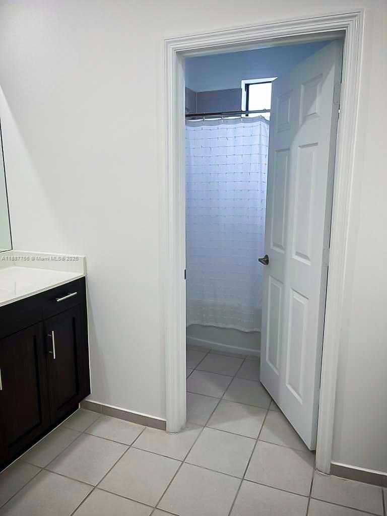Small Image of Miami Number 25