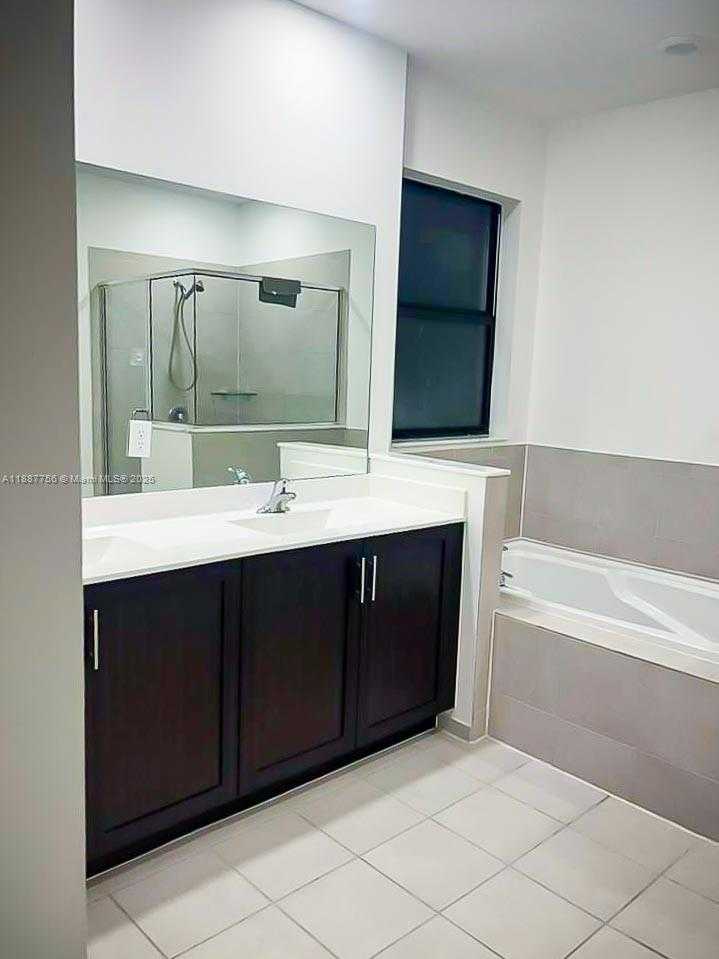 Small Image of Miami Number 29