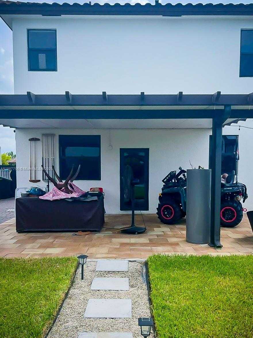 Small Image of Miami Number 33