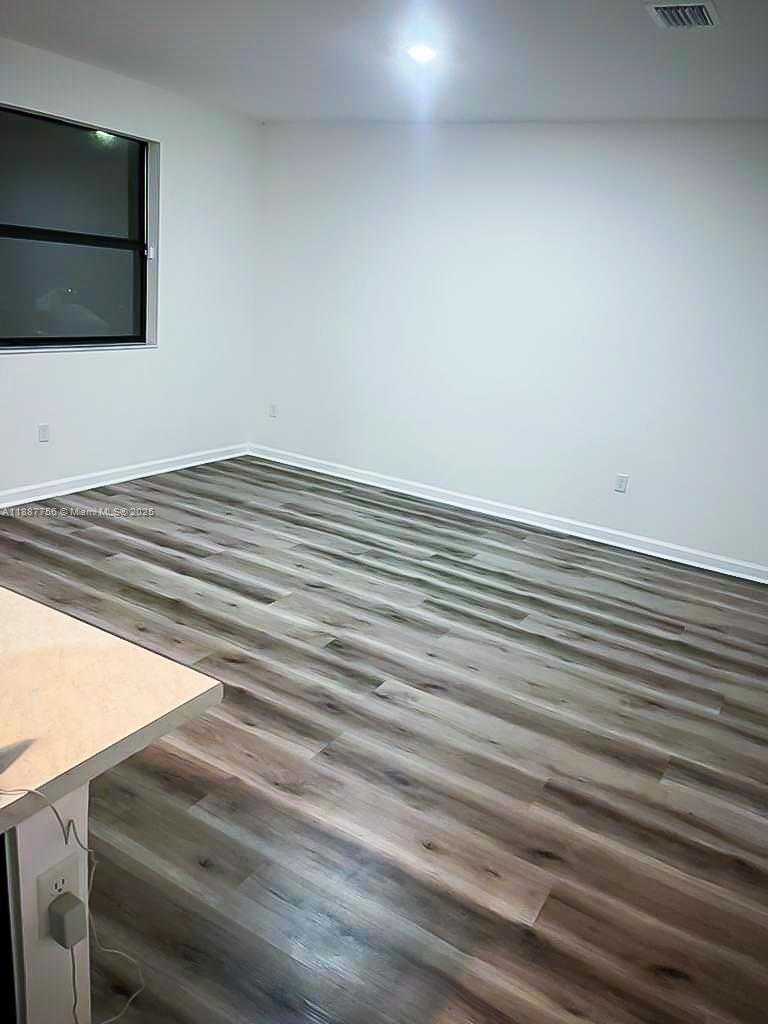 Small Image of Miami Number 4