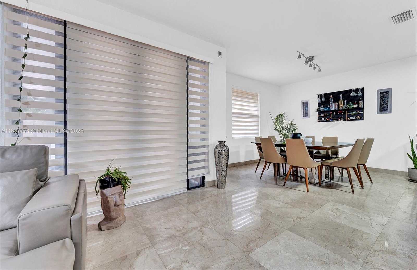 Small Image of 9770 NORTH WEST 10TH ST #9770, Miami Number 19