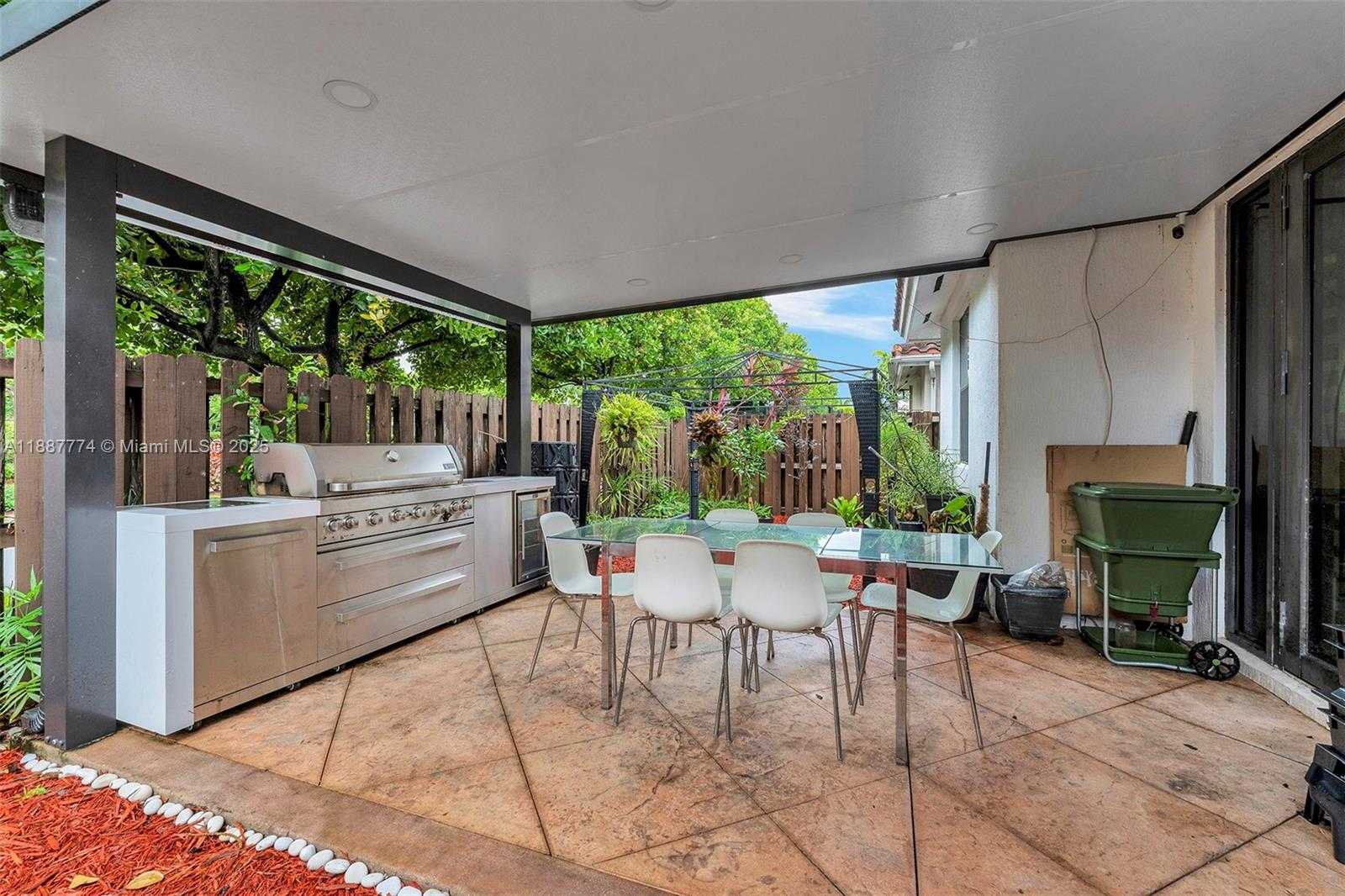 Small Image of 9770 NORTH WEST 10TH ST #9770, Miami Number 21
