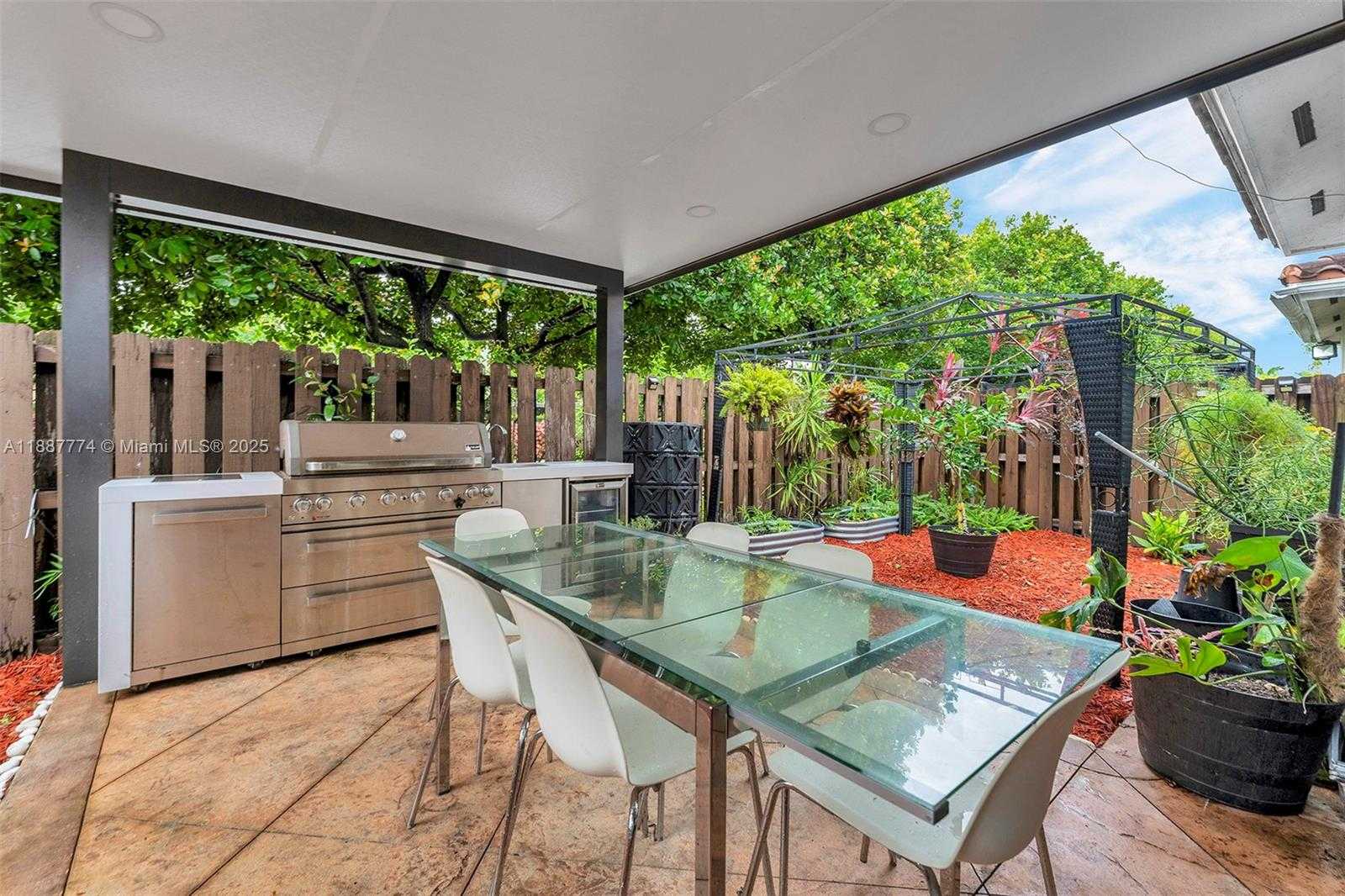 Small Image of 9770 NORTH WEST 10TH ST #9770, Miami Number 23