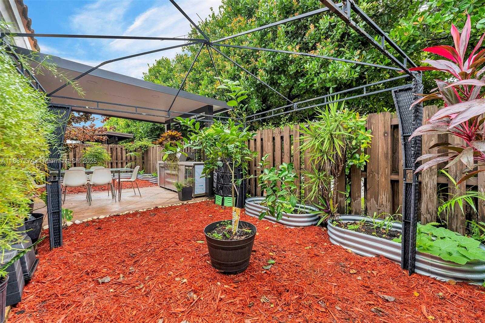 Small Image of 9770 NORTH WEST 10TH ST #9770, Miami Number 25