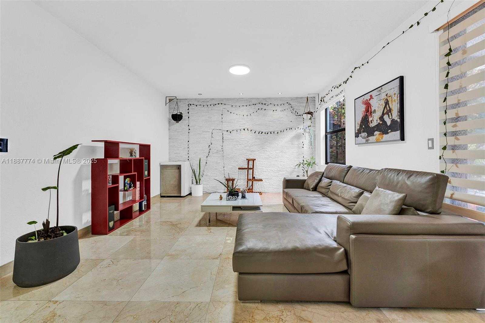 Small Image of 9770 NORTH WEST 10TH ST #9770, Miami Number 44