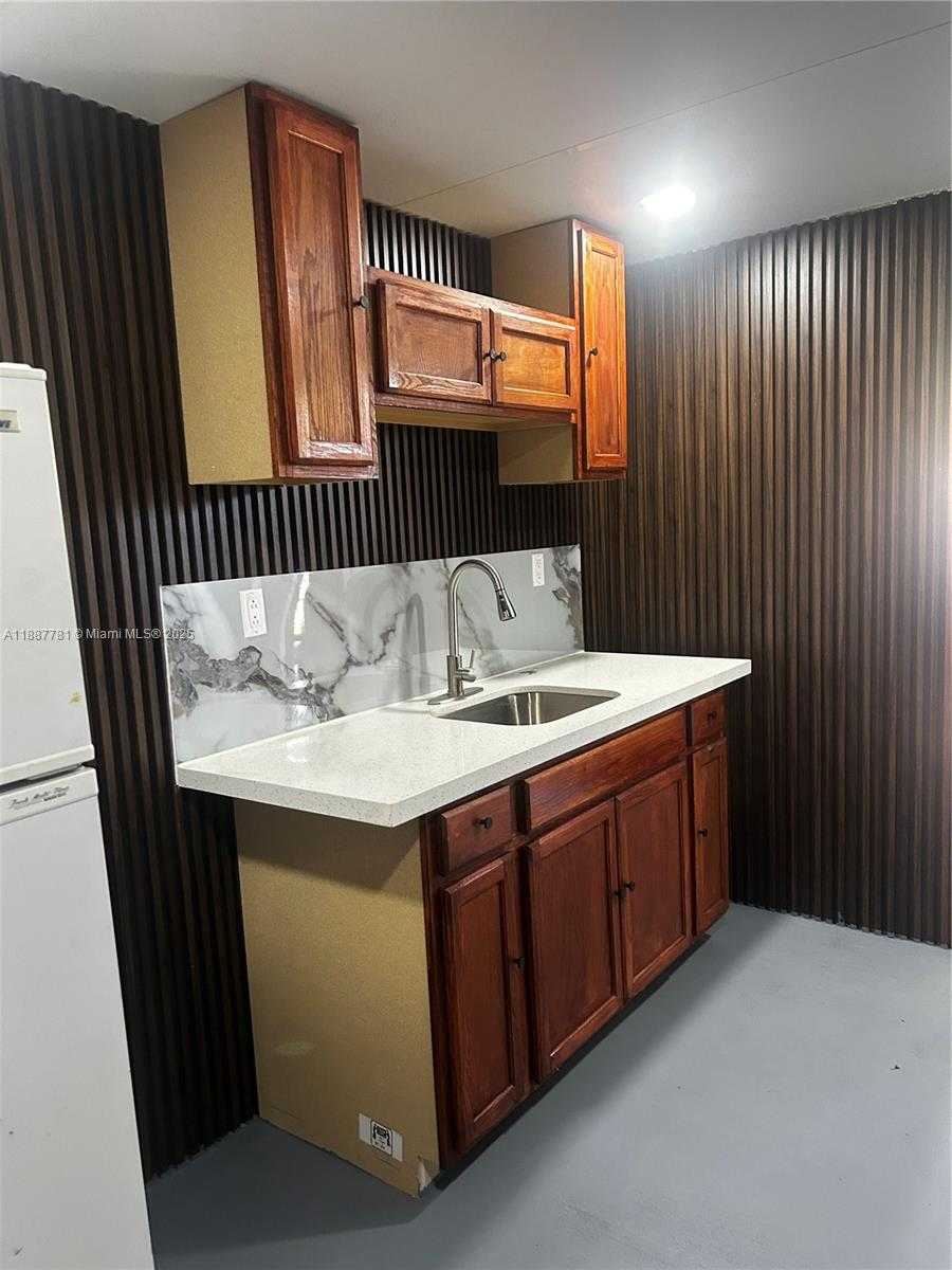 Small Image of 4510 SOUTH WEST 38TH ST #2, Hollywood Number 3