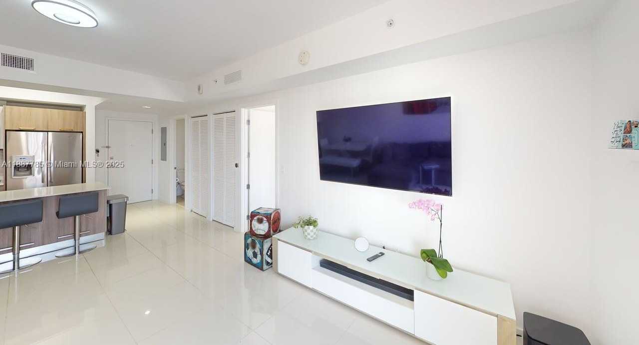 Small Image of 5300 PASEO BLVD #1607, Doral Number 3