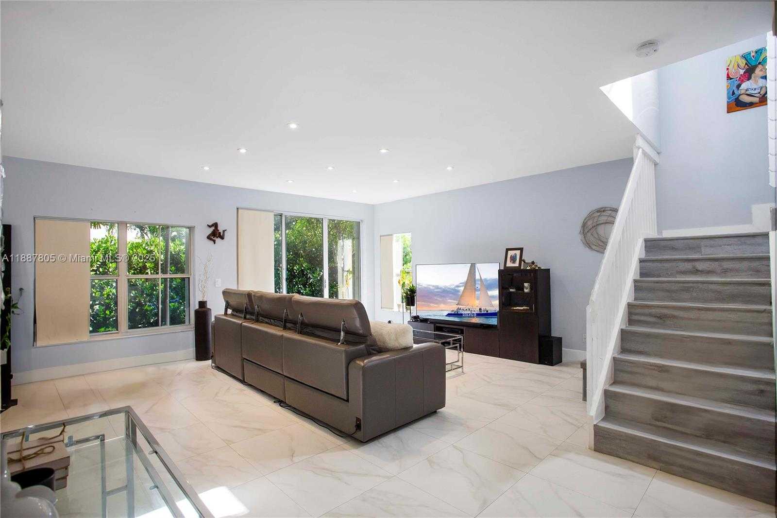 Small Image of 20773 NORTH WEST 3RD ST, Pembroke Pines Number 7