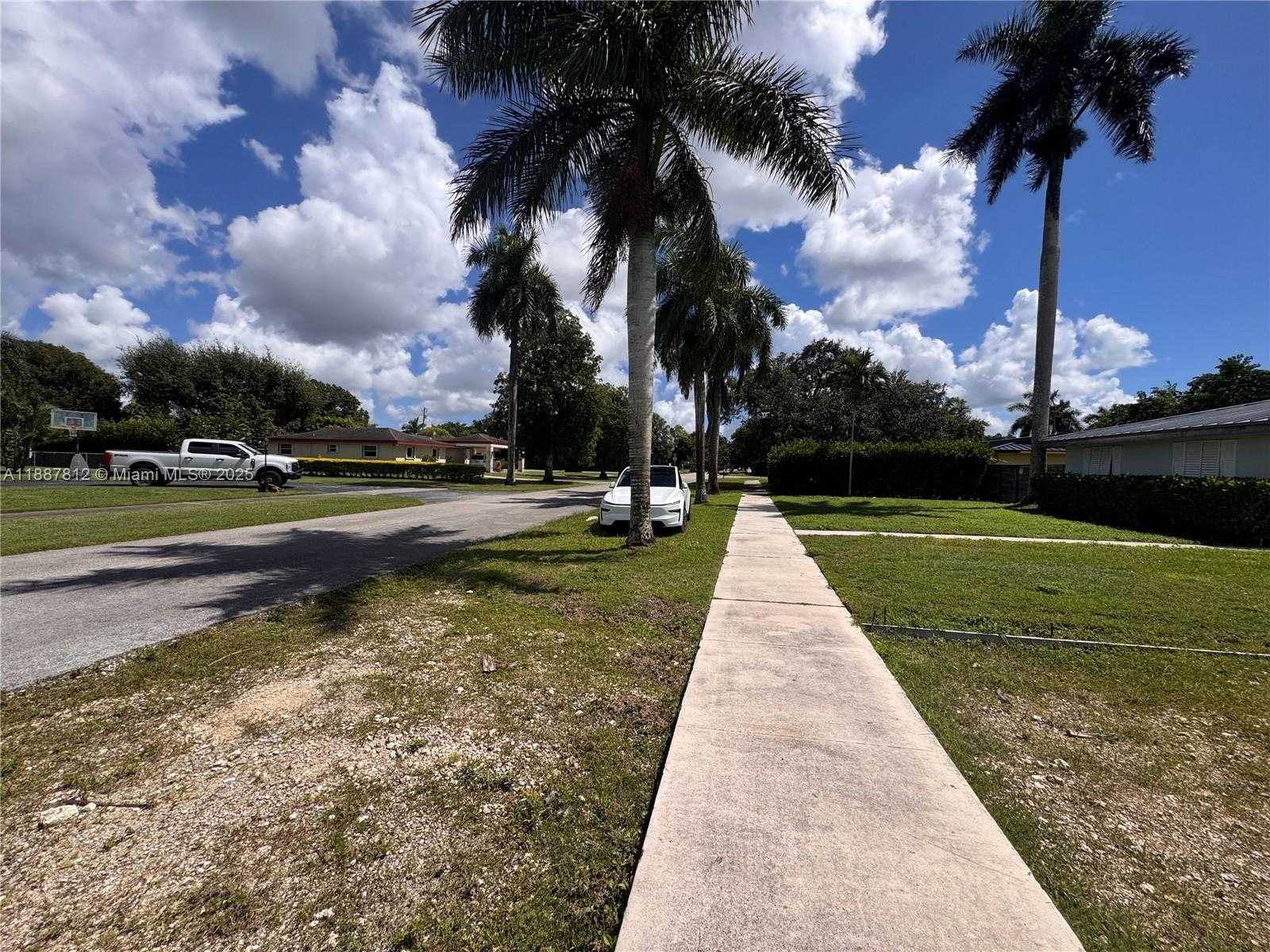 Small Image of 444 NORTH WEST 21ST ST, Homestead Number 10