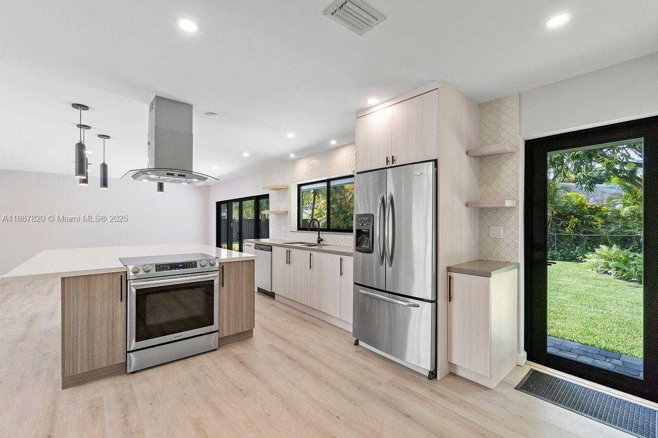 Small Image of 10460 SOUTH WEST 93RD ST, Miami Number 11