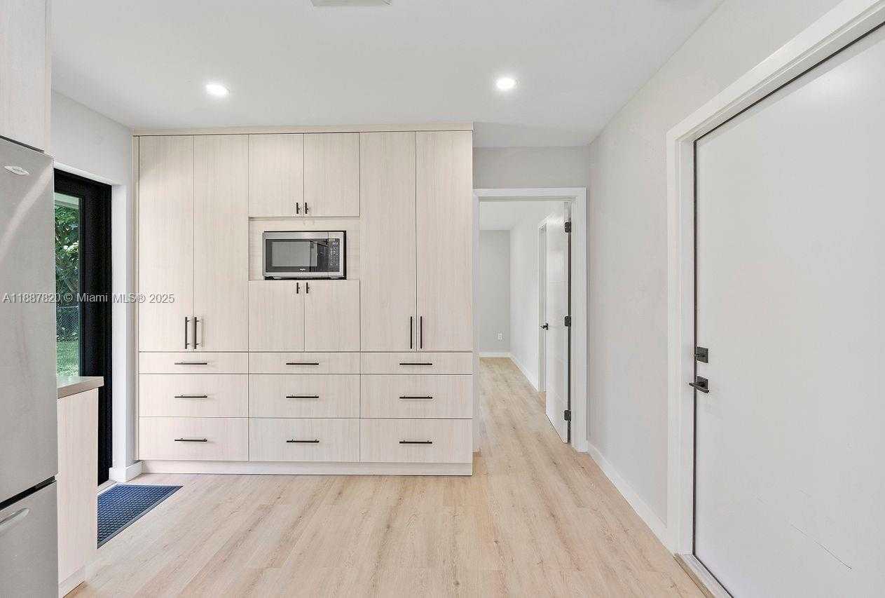 Small Image of 10460 SOUTH WEST 93RD ST, Miami Number 14