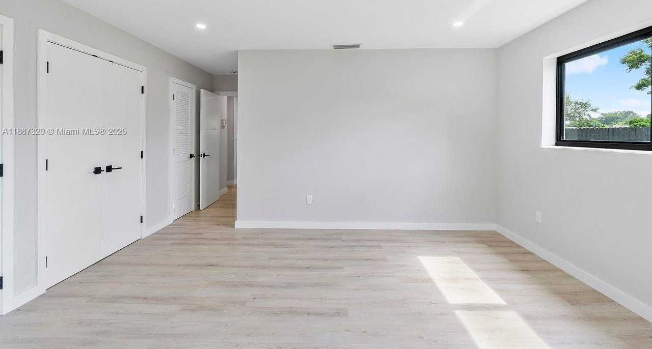 Small Image of 10460 SOUTH WEST 93RD ST, Miami Number 17