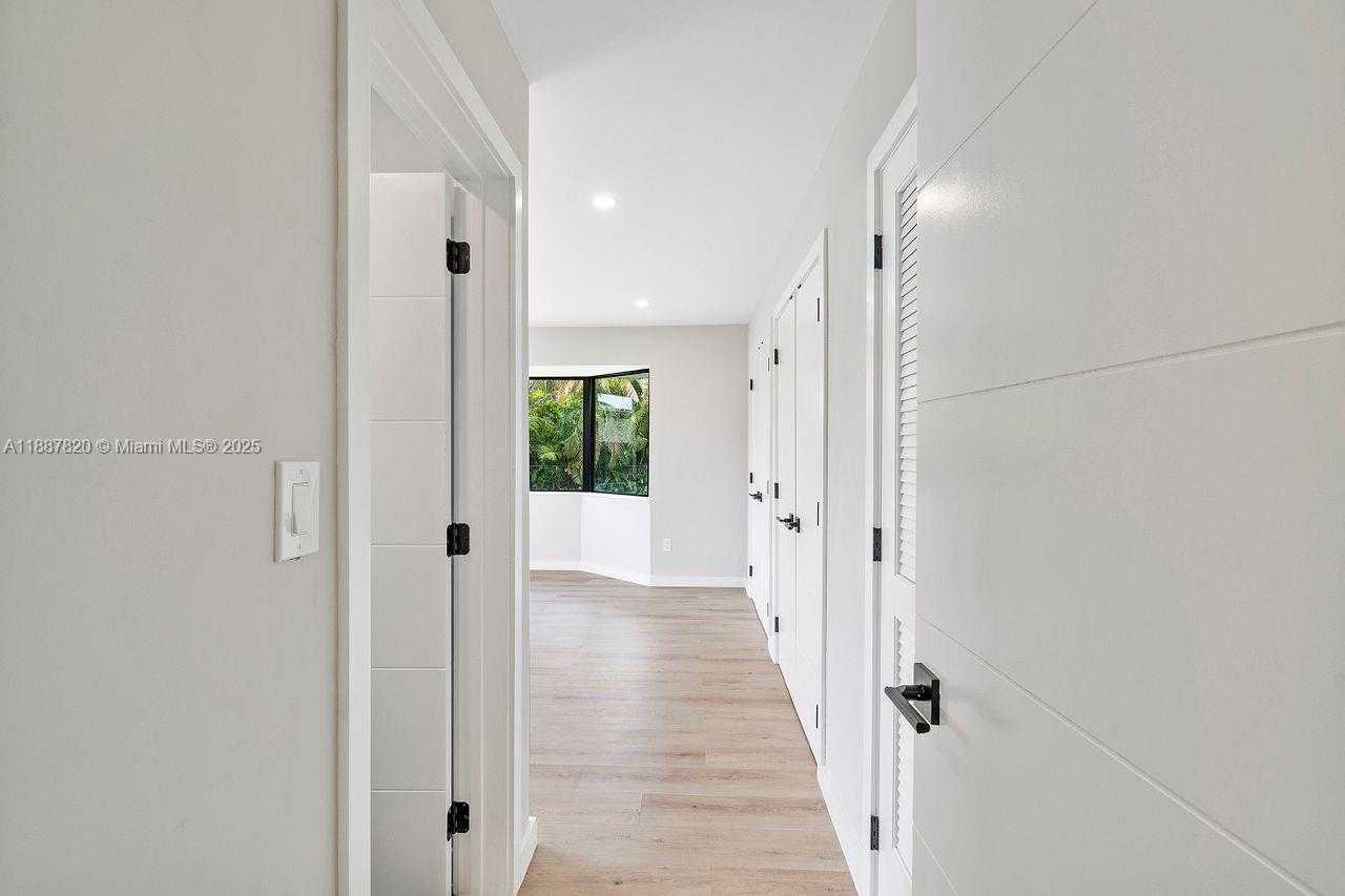 Small Image of 10460 SOUTH WEST 93RD ST, Miami Number 21