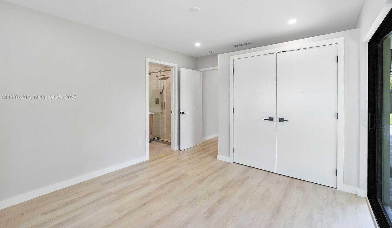 Small Image of 10460 SOUTH WEST 93RD ST, Miami Number 23