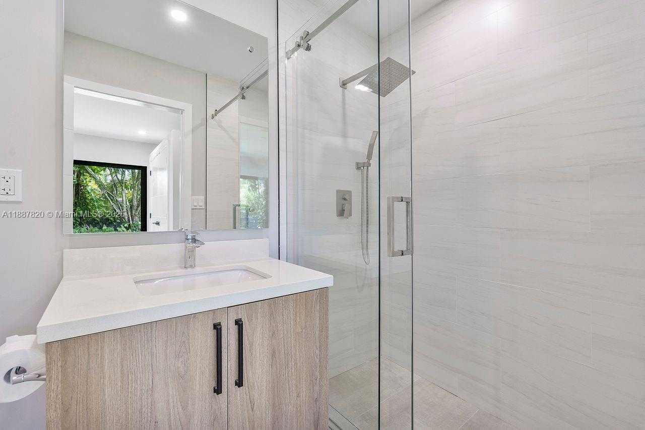 Small Image of 10460 SOUTH WEST 93RD ST, Miami Number 24