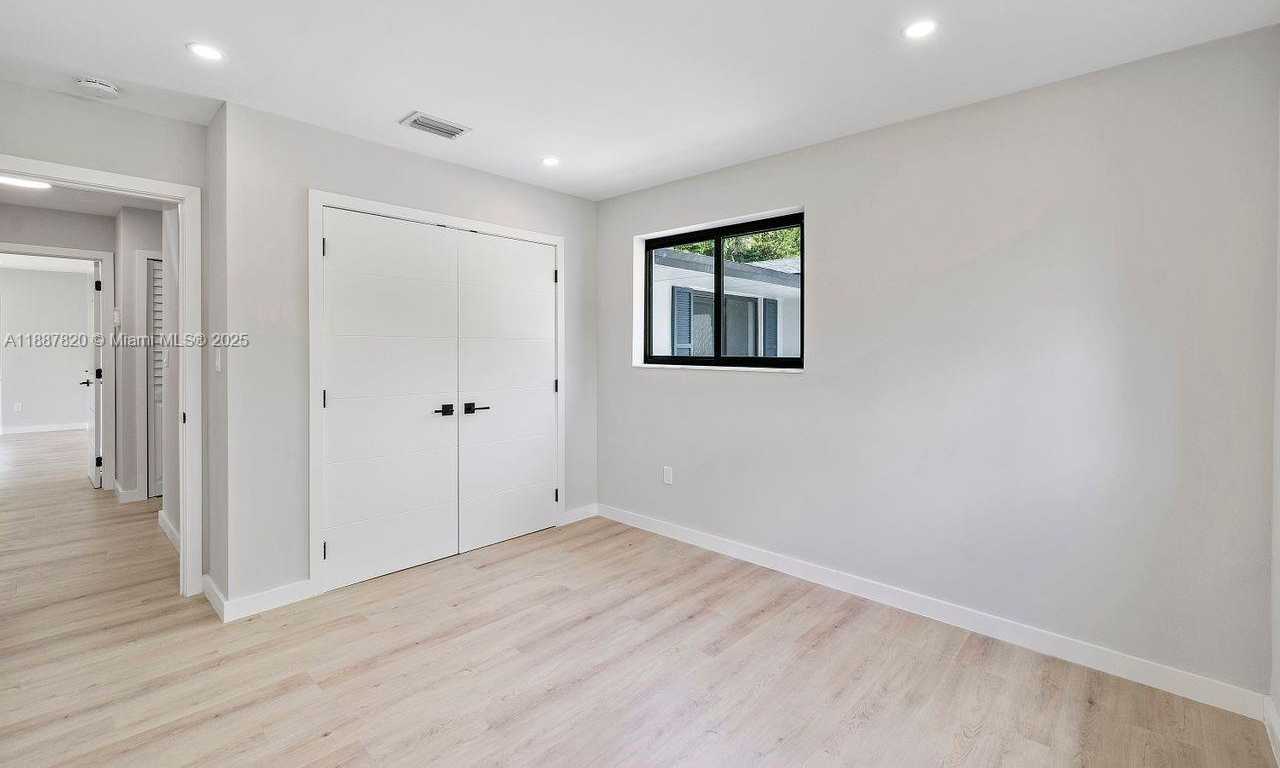 Small Image of 10460 SOUTH WEST 93RD ST, Miami Number 26
