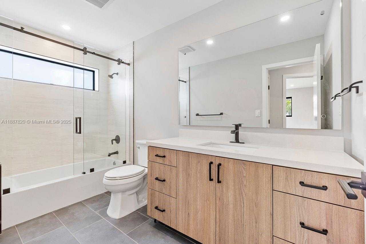 Small Image of 10460 SOUTH WEST 93RD ST, Miami Number 28