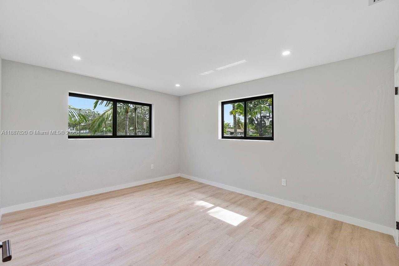 Small Image of 10460 SOUTH WEST 93RD ST, Miami Number 29