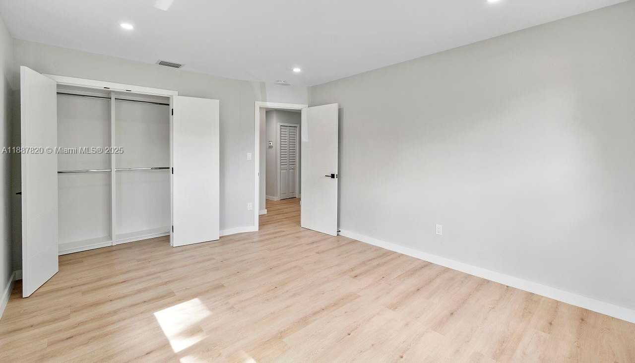 Small Image of 10460 SOUTH WEST 93RD ST, Miami Number 30