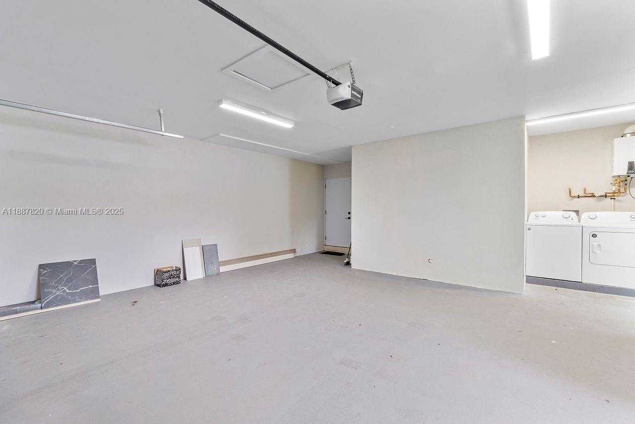 Small Image of 10460 SOUTH WEST 93RD ST, Miami Number 31