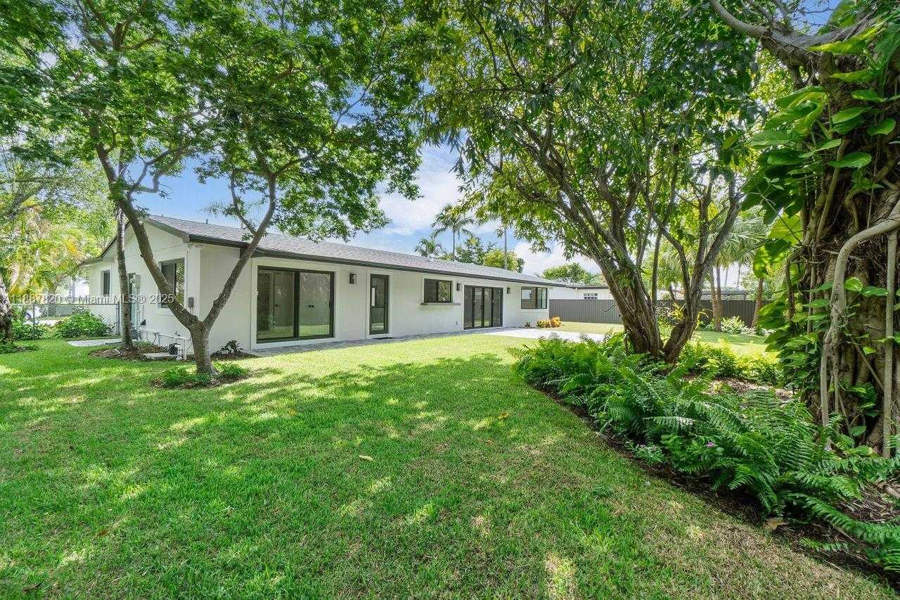 Small Image of 10460 SOUTH WEST 93RD ST, Miami Number 37