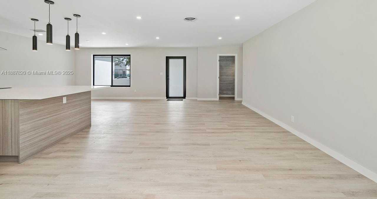 Small Image of 10460 SOUTH WEST 93RD ST, Miami Number 6