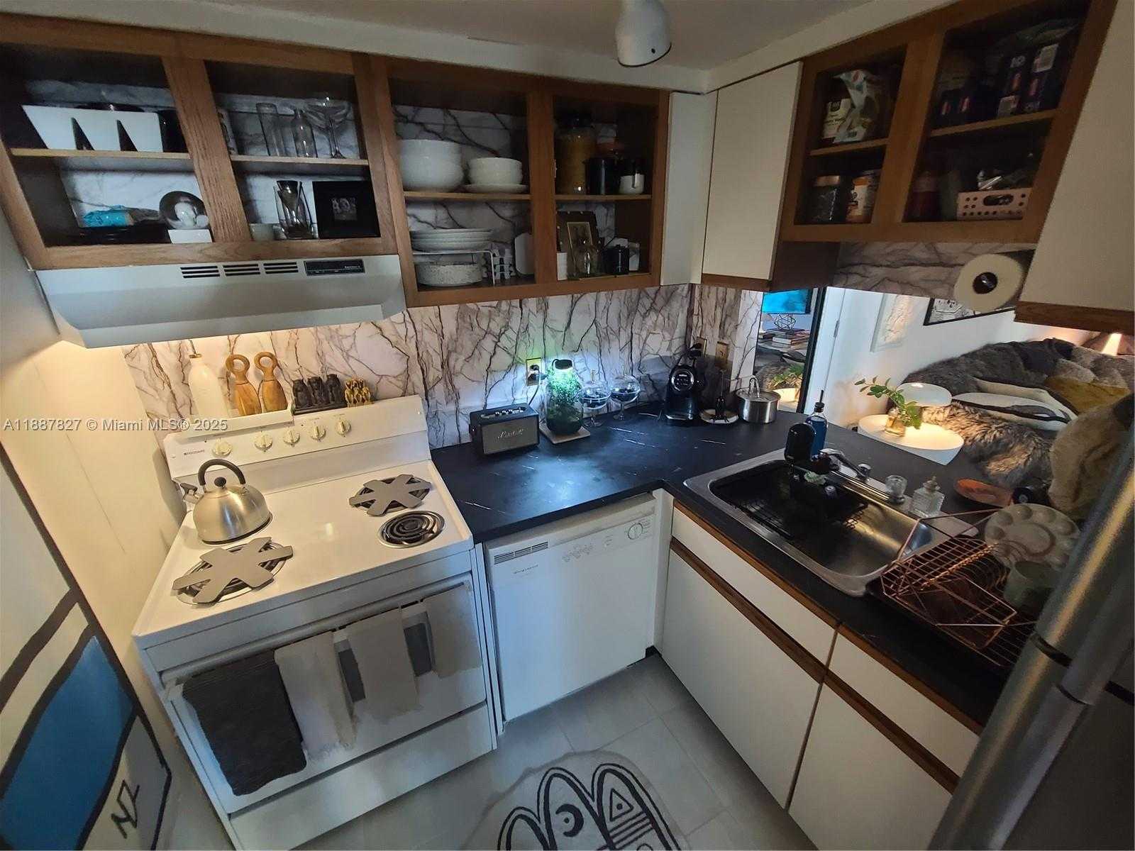 Small Image of 1308 DREXEL AV #206, Miami Beach Number 10