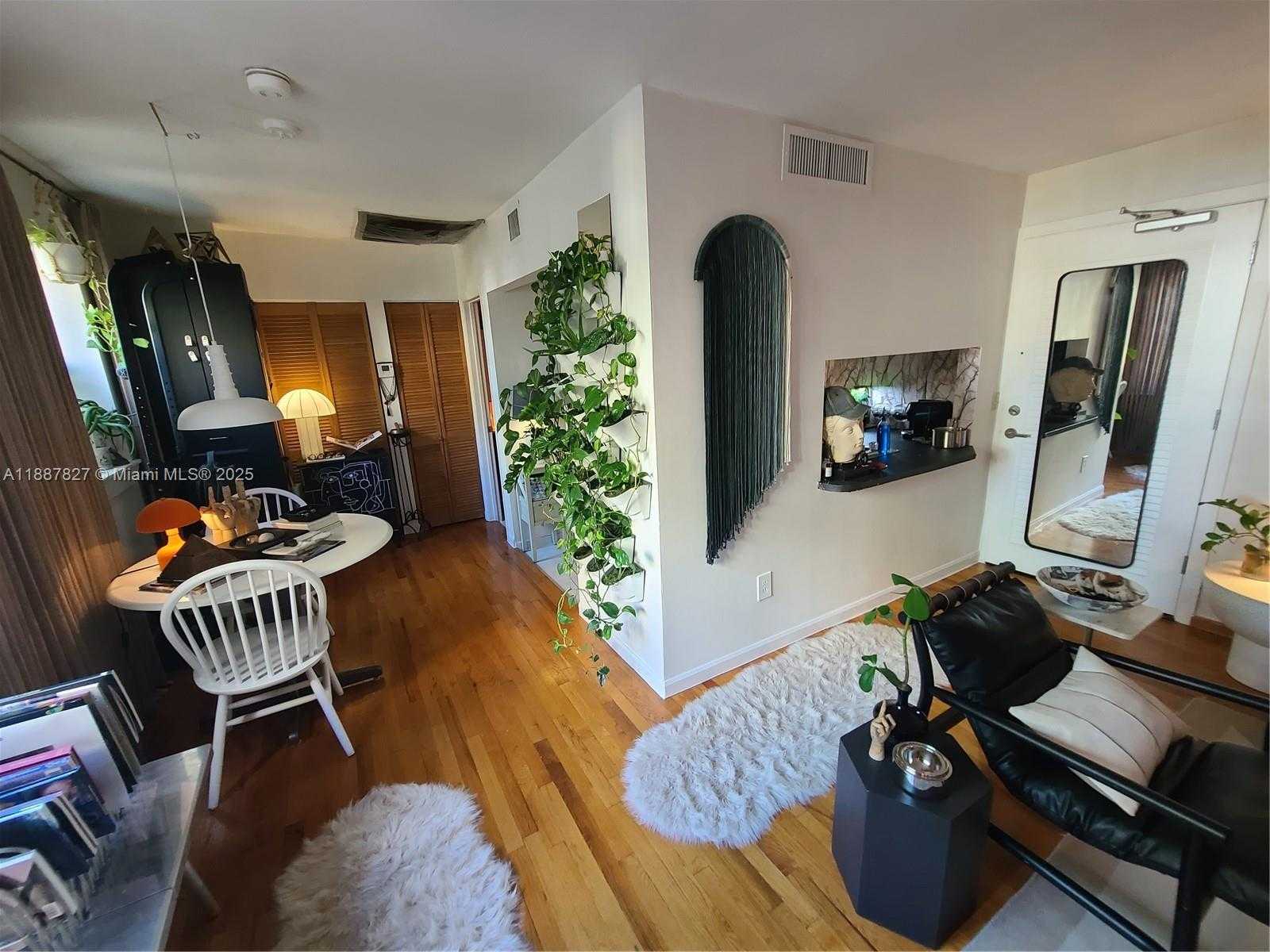 Small Image of 1308 DREXEL AV #206, Miami Beach Number 17