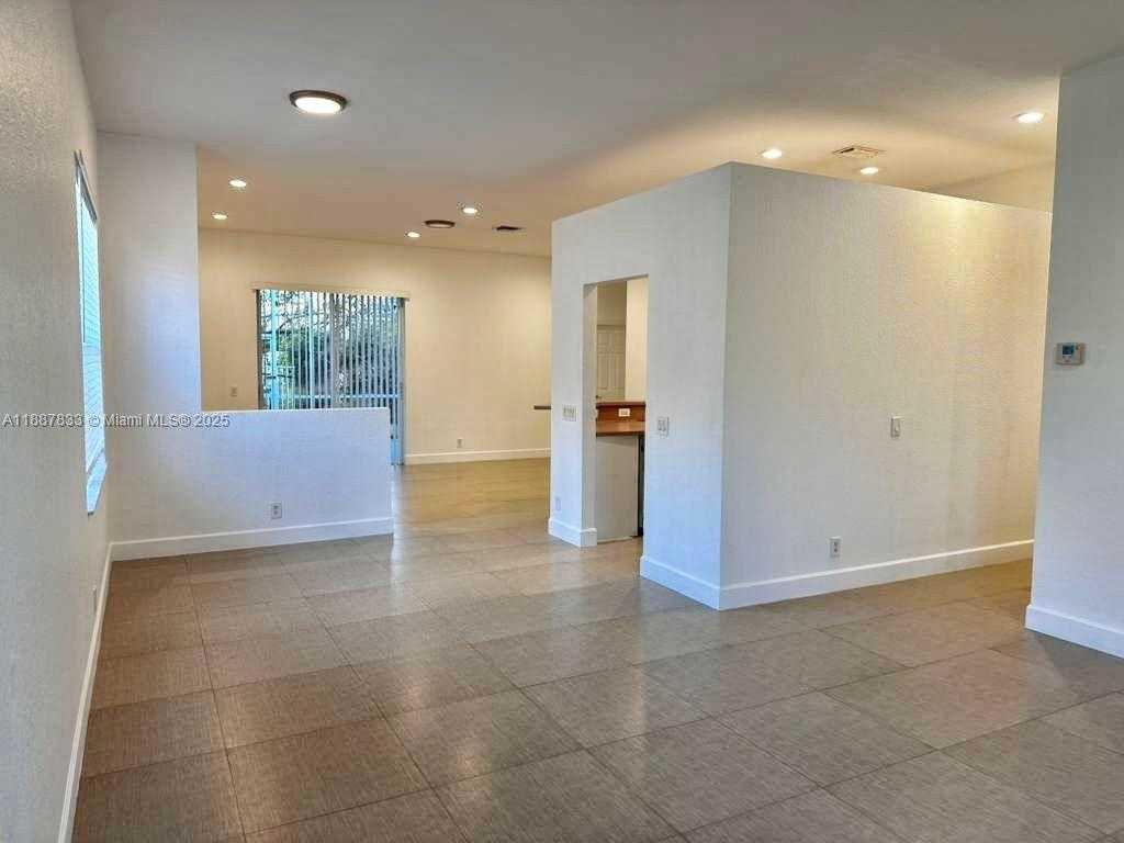 Small Image of 1761 ASPEN LN, Weston Number 8
